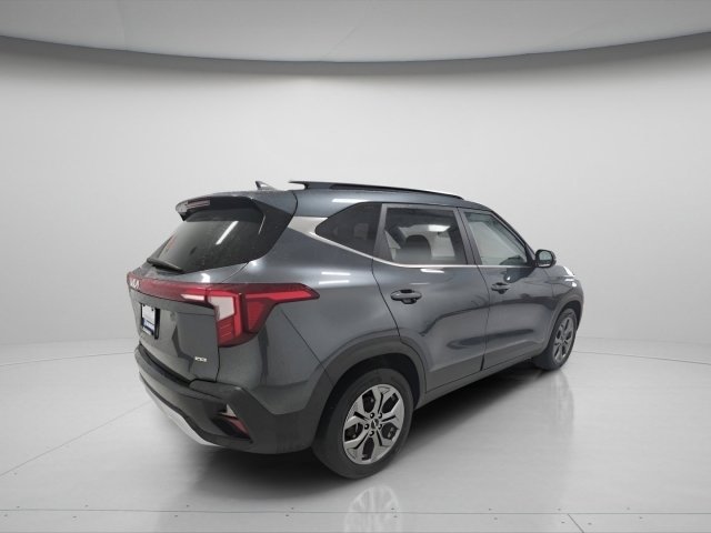 Vehicle image 4 of 30