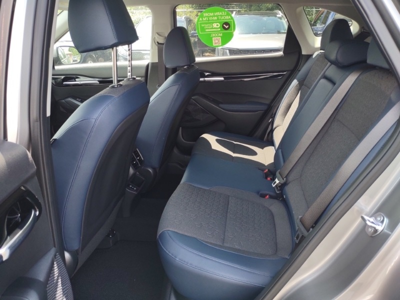 Vehicle image 18 of 21