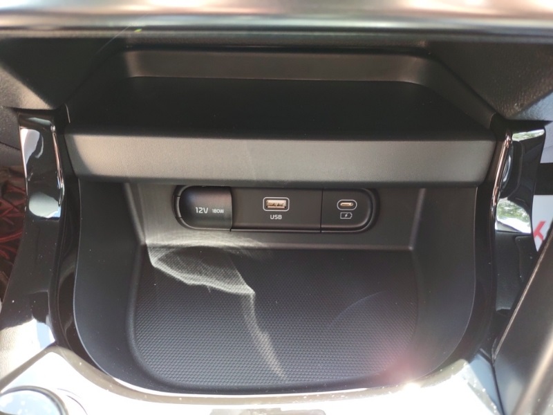 Vehicle image 14 of 21