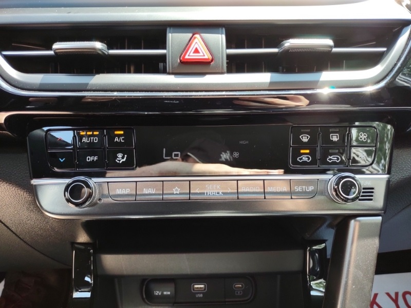 Vehicle image 13 of 21