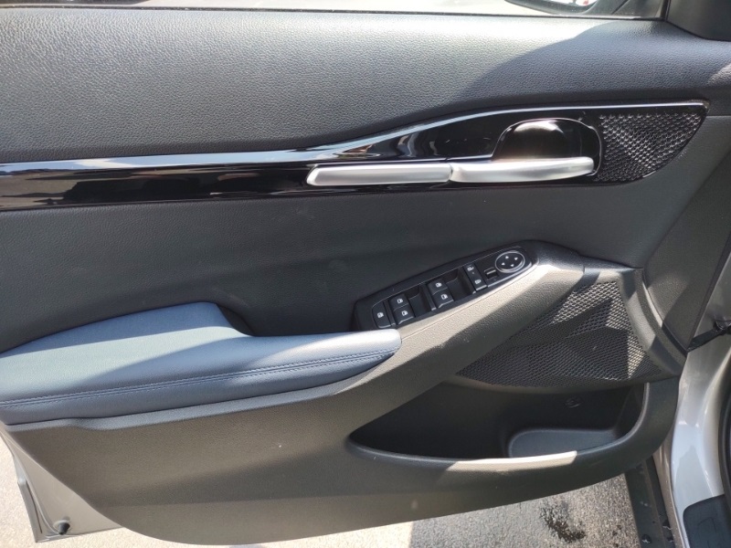 Vehicle image 16 of 21