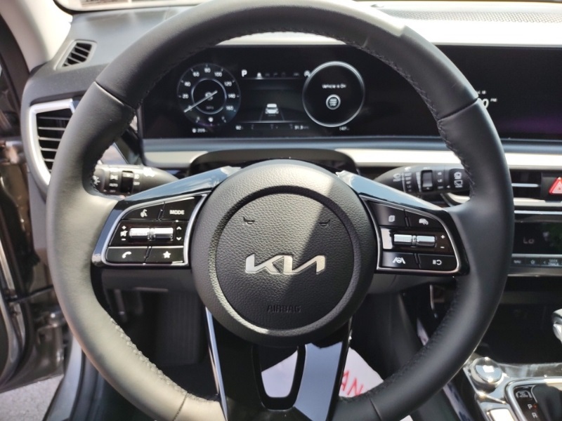 Vehicle image 9 of 21