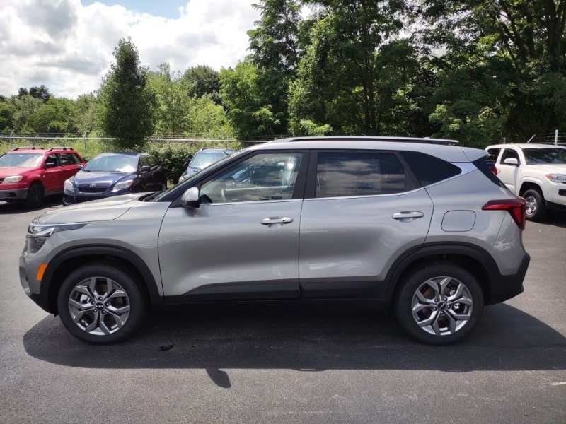 Vehicle image 8 of 21