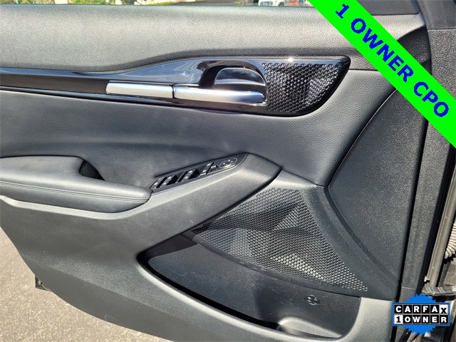 Vehicle image 18 of 32