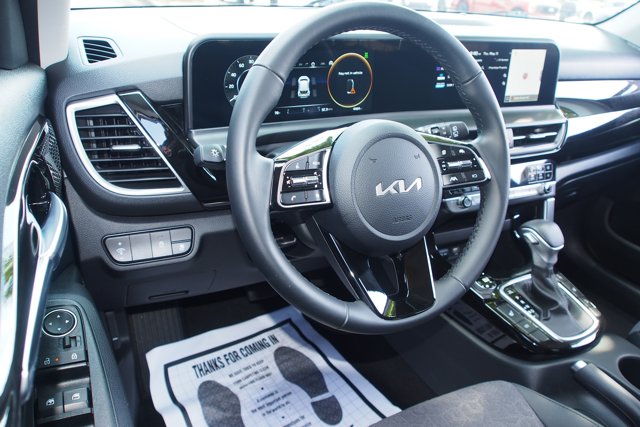 Vehicle image 15 of 31