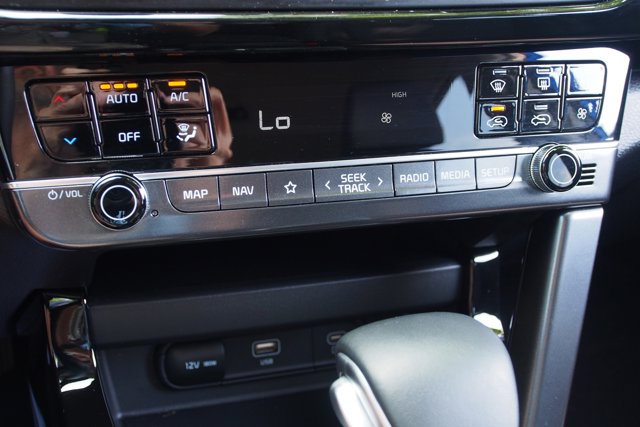 Vehicle image 26 of 31