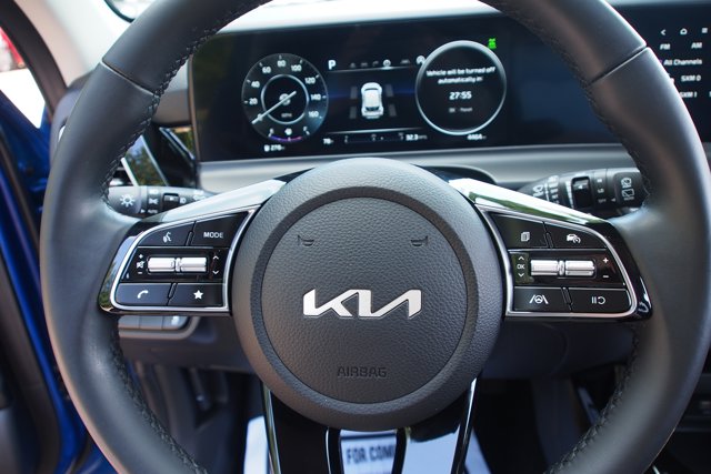 Vehicle image 21 of 31