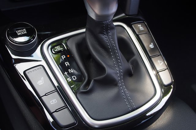Vehicle image 24 of 31