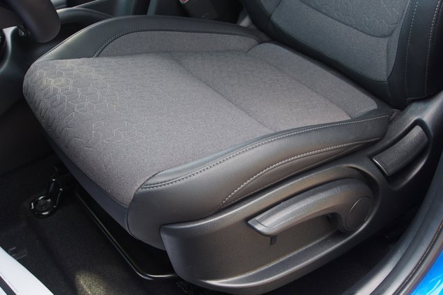 Vehicle image 17 of 31