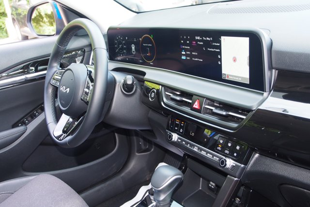 Vehicle image 10 of 31