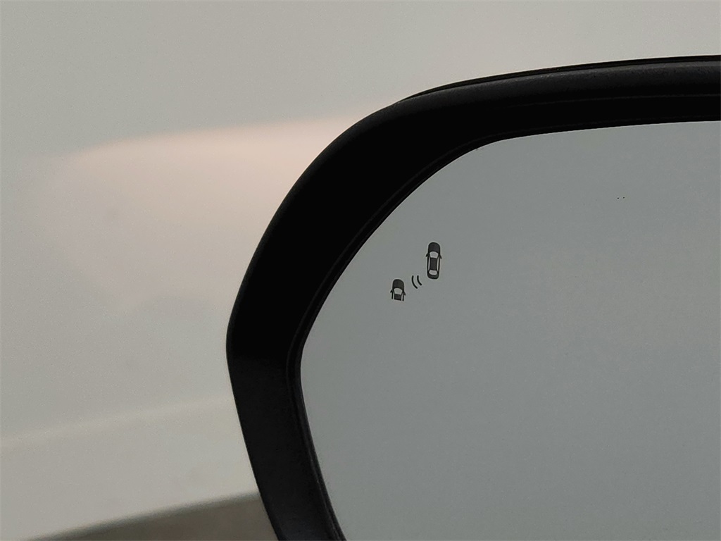 Vehicle image 11 of 28