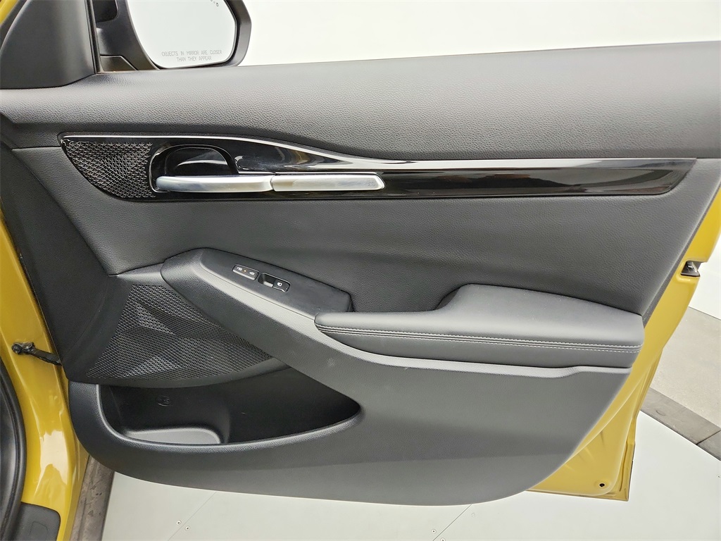 Vehicle image 24 of 28