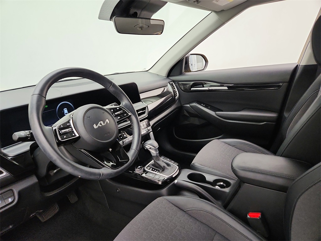 Vehicle image 9 of 28