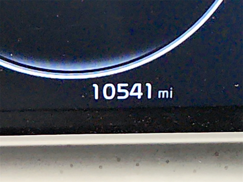 Vehicle image 12 of 28