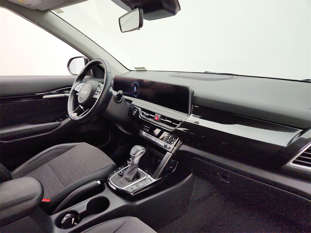 Vehicle image 22 of 28