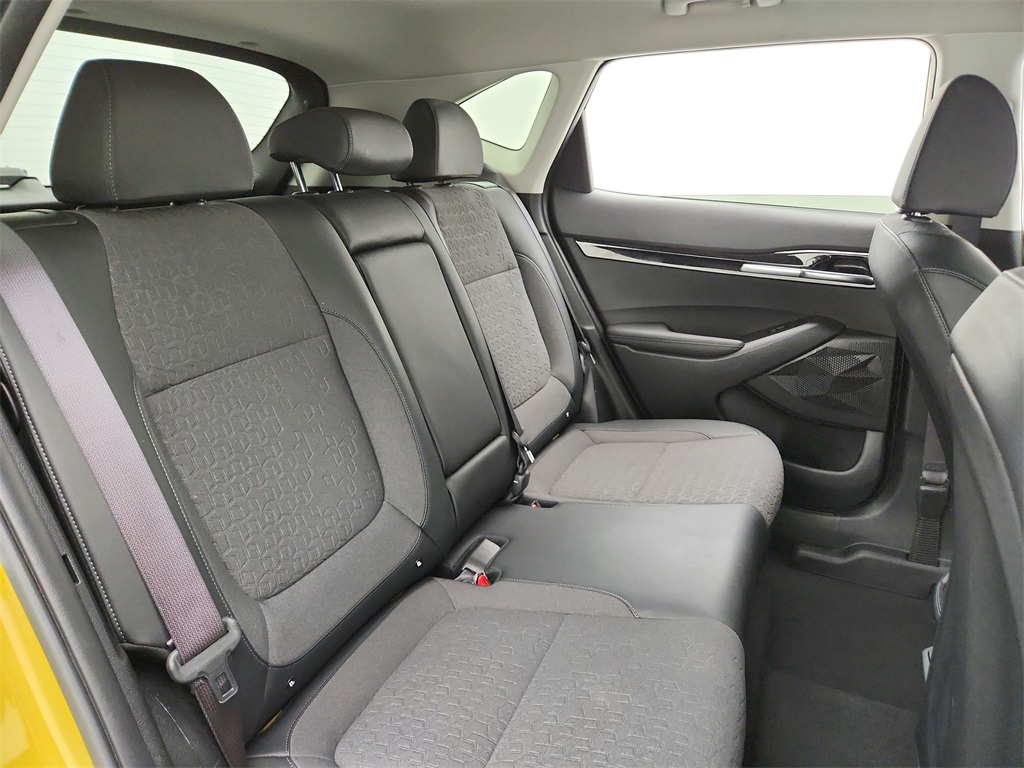 Vehicle image 25 of 28