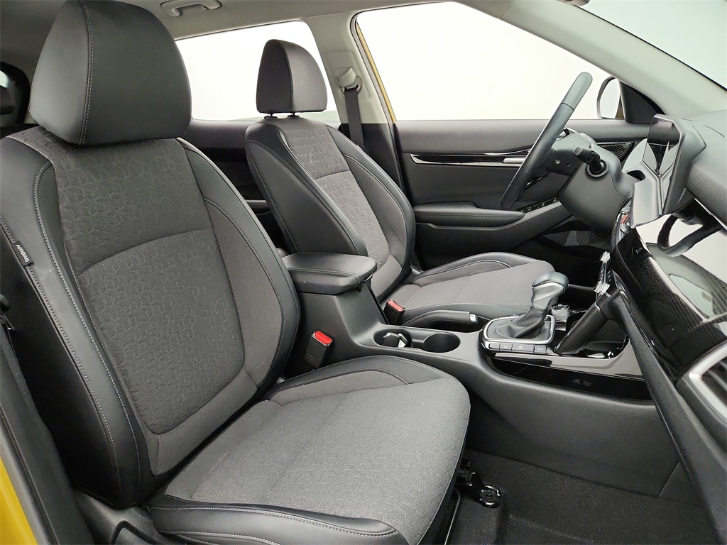 Vehicle image 23 of 28