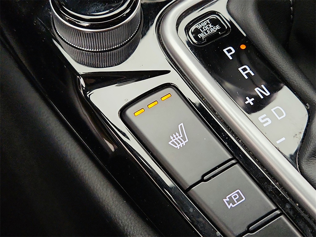 Vehicle image 18 of 28