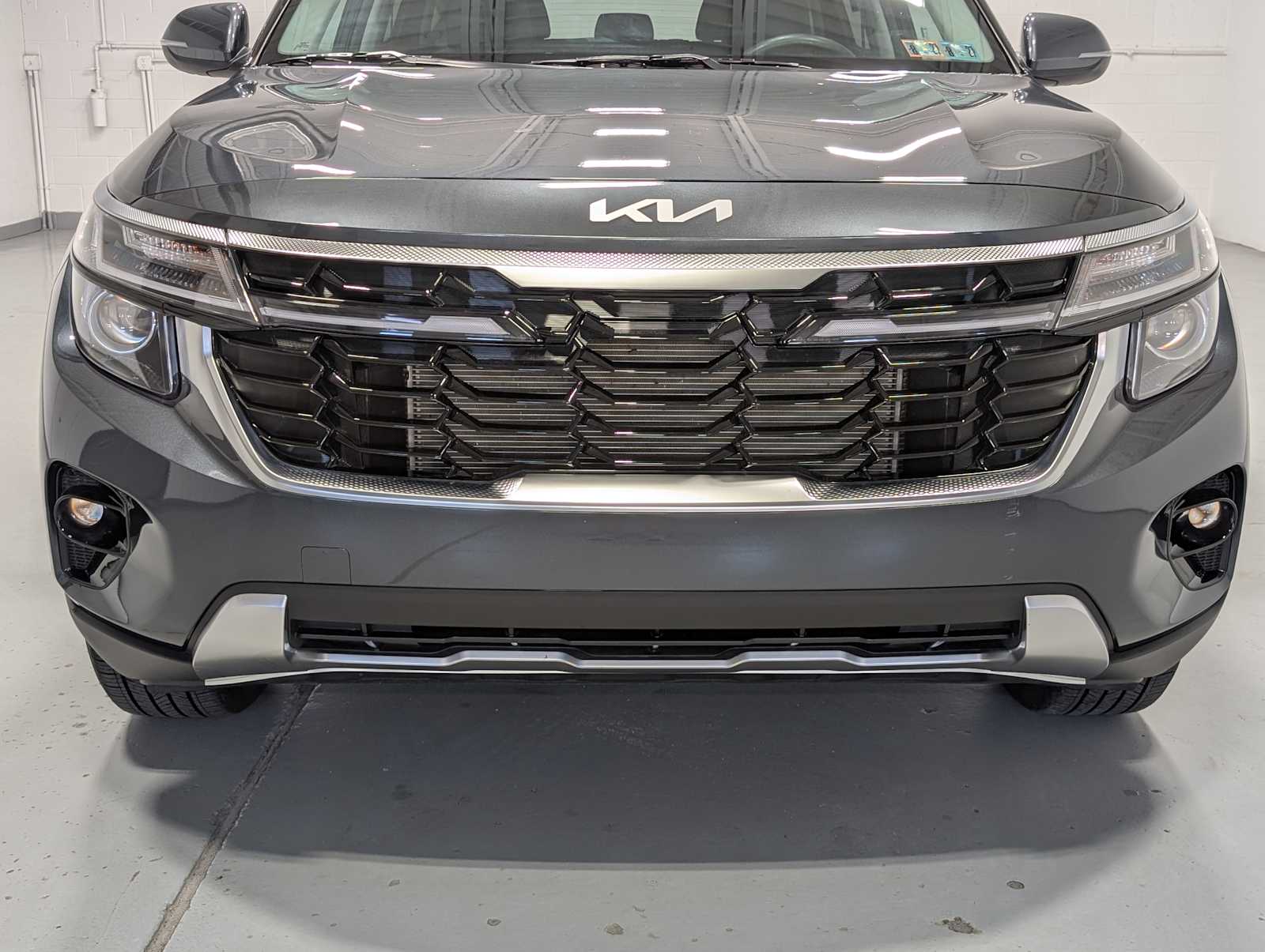 2024 Kia Seltos S Image 3 of 41