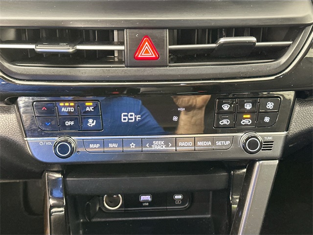 Vehicle image 25 of 32