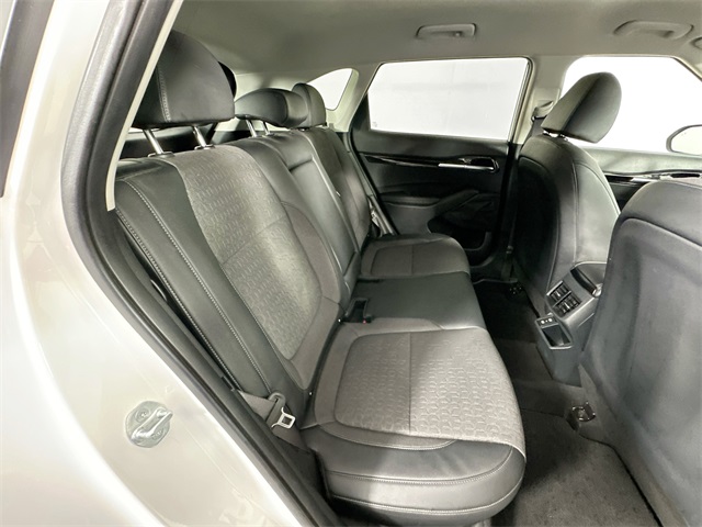 Vehicle image 11 of 32