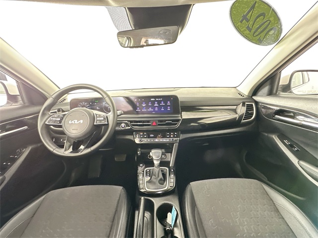 Vehicle image 15 of 32