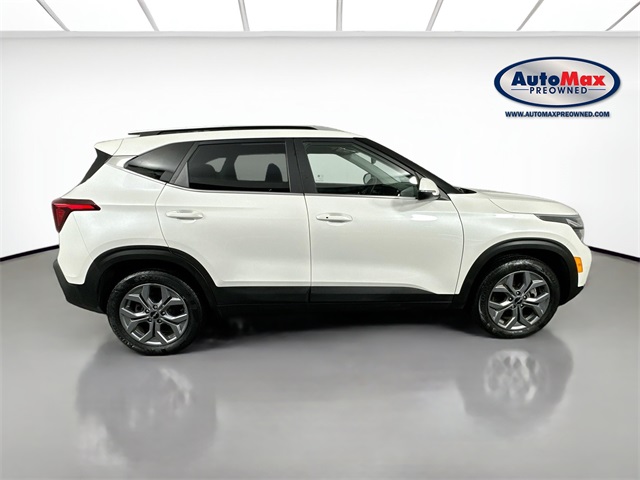 Vehicle image 4 of 32