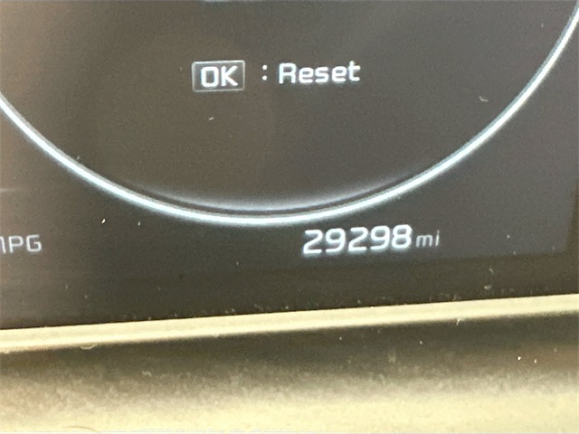 Vehicle image 23 of 32