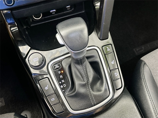 Vehicle image 27 of 32