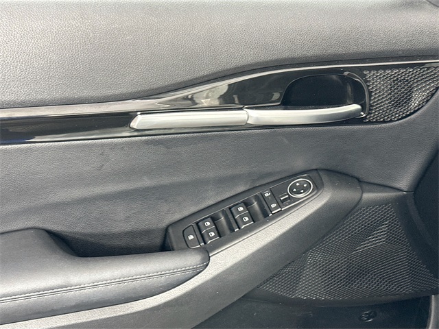 Vehicle image 28 of 32