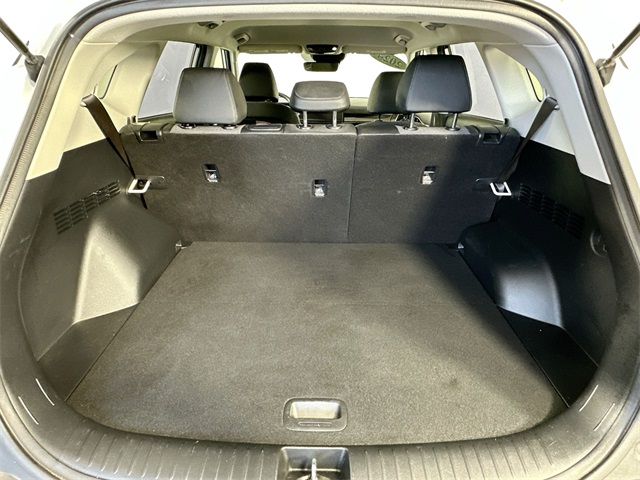 Vehicle image 10 of 32