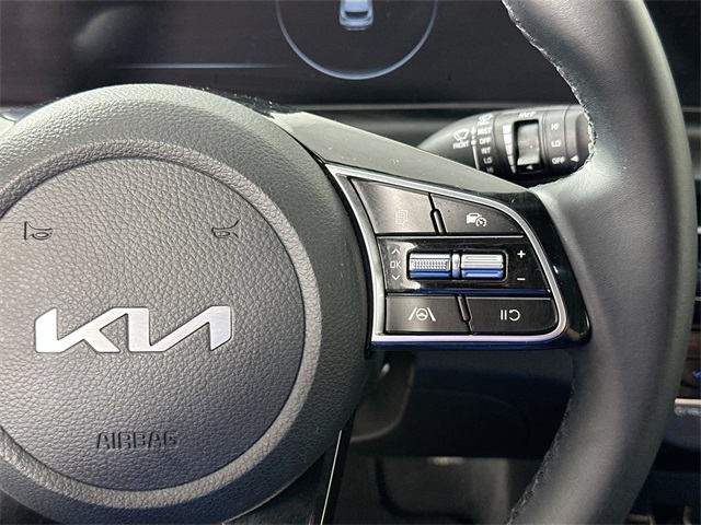 Vehicle image 22 of 32