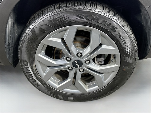 Vehicle image 9 of 32