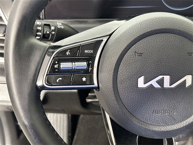 Vehicle image 20 of 32