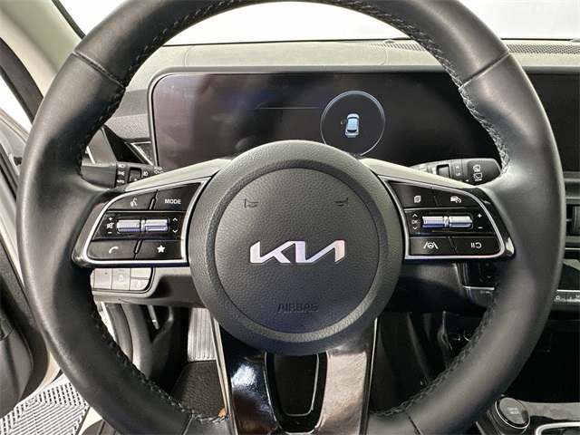 Vehicle image 21 of 32
