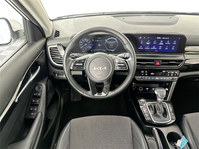 Vehicle image 18 of 32
