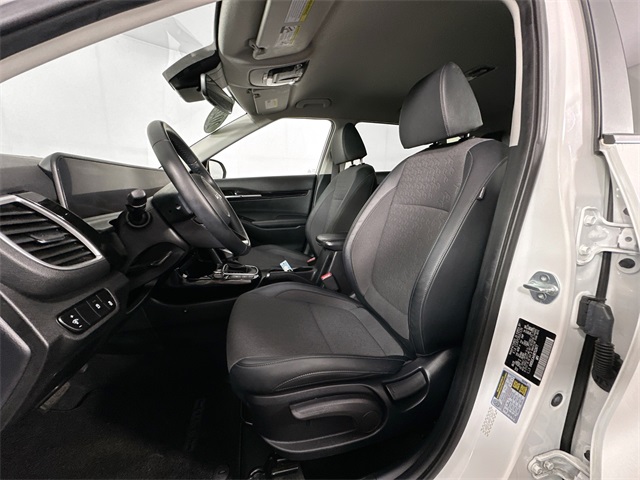 Vehicle image 14 of 32