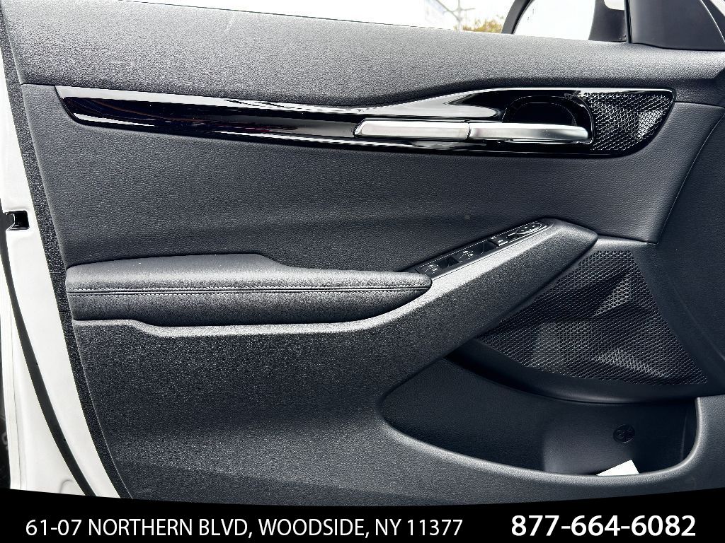 Vehicle image 10 of 27