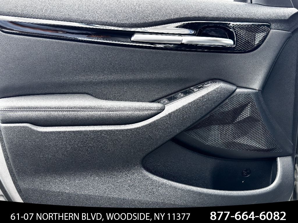 Vehicle image 9 of 27