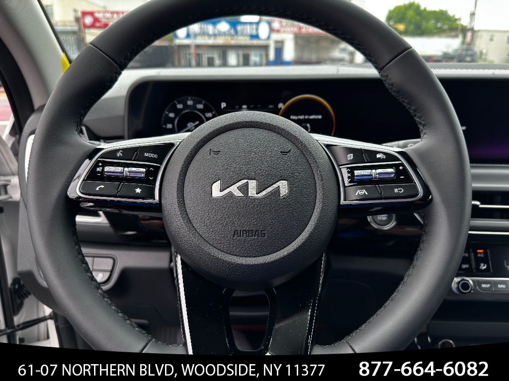 Vehicle image 14 of 27