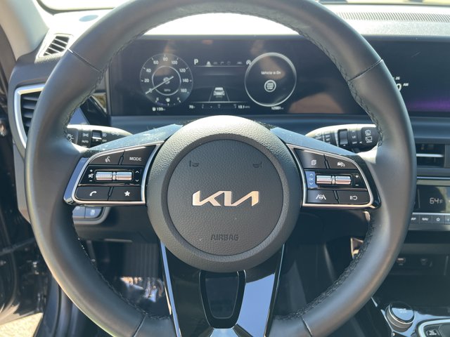 Vehicle image 18 of 25