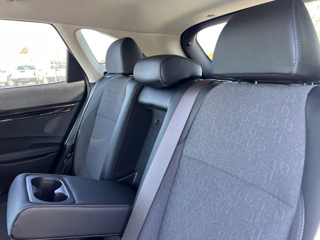 Vehicle image 13 of 25