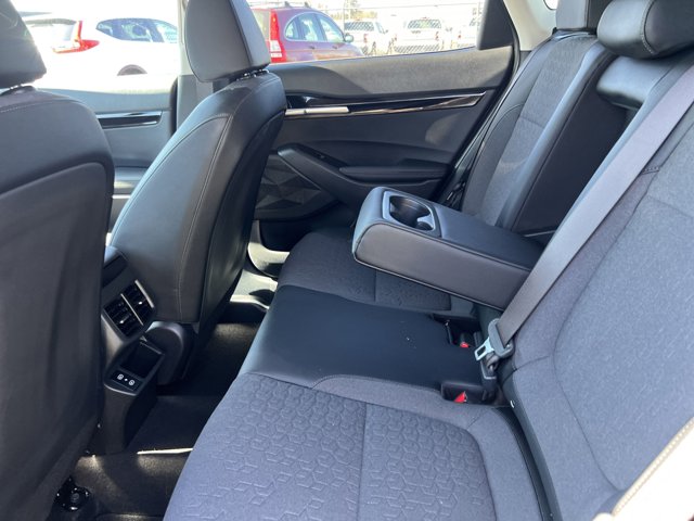 Vehicle image 12 of 25