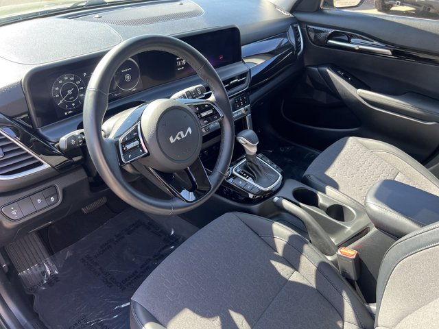 Vehicle image 10 of 25