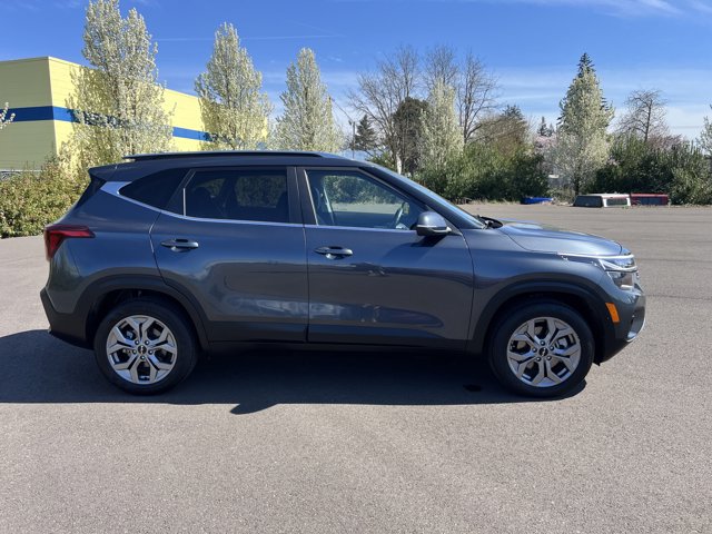 Vehicle image 4 of 25