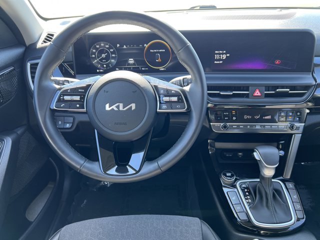 Vehicle image 14 of 25