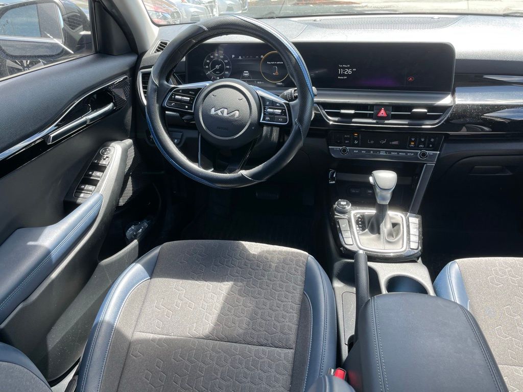 Vehicle image 8 of 28