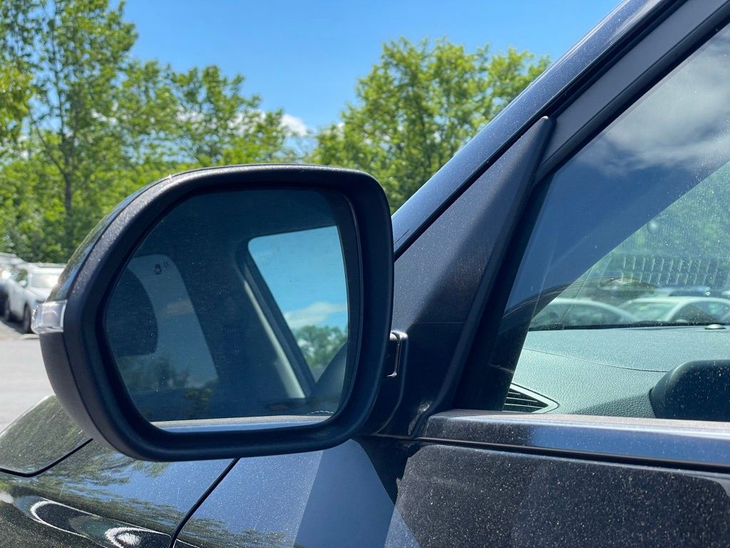 Vehicle image 23 of 28