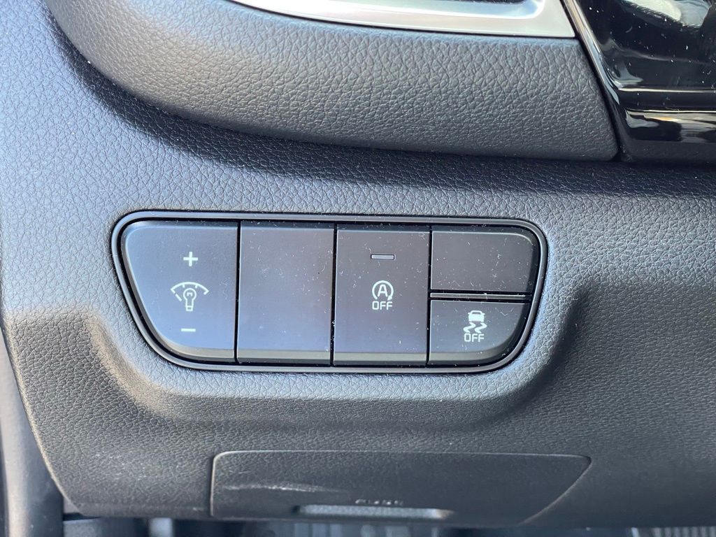 Vehicle image 12 of 28