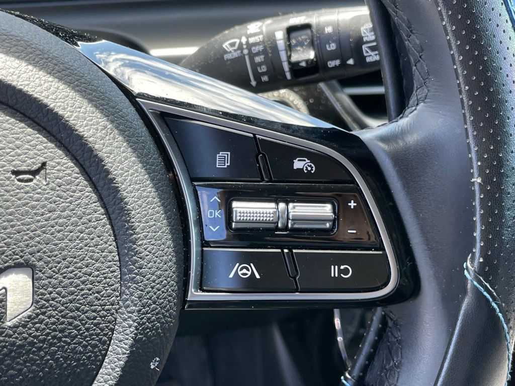 Vehicle image 14 of 28